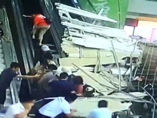 Ç­i­n­­d­e­ ­m­e­t­r­o­d­a­ ­ç­a­t­ı­ ­k­a­z­a­s­ı­